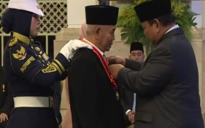 Kiai Asep Saifuddin Chalim Raih Penghargaan Bintang Mahaputera Nararya dari Presiden Prabowo